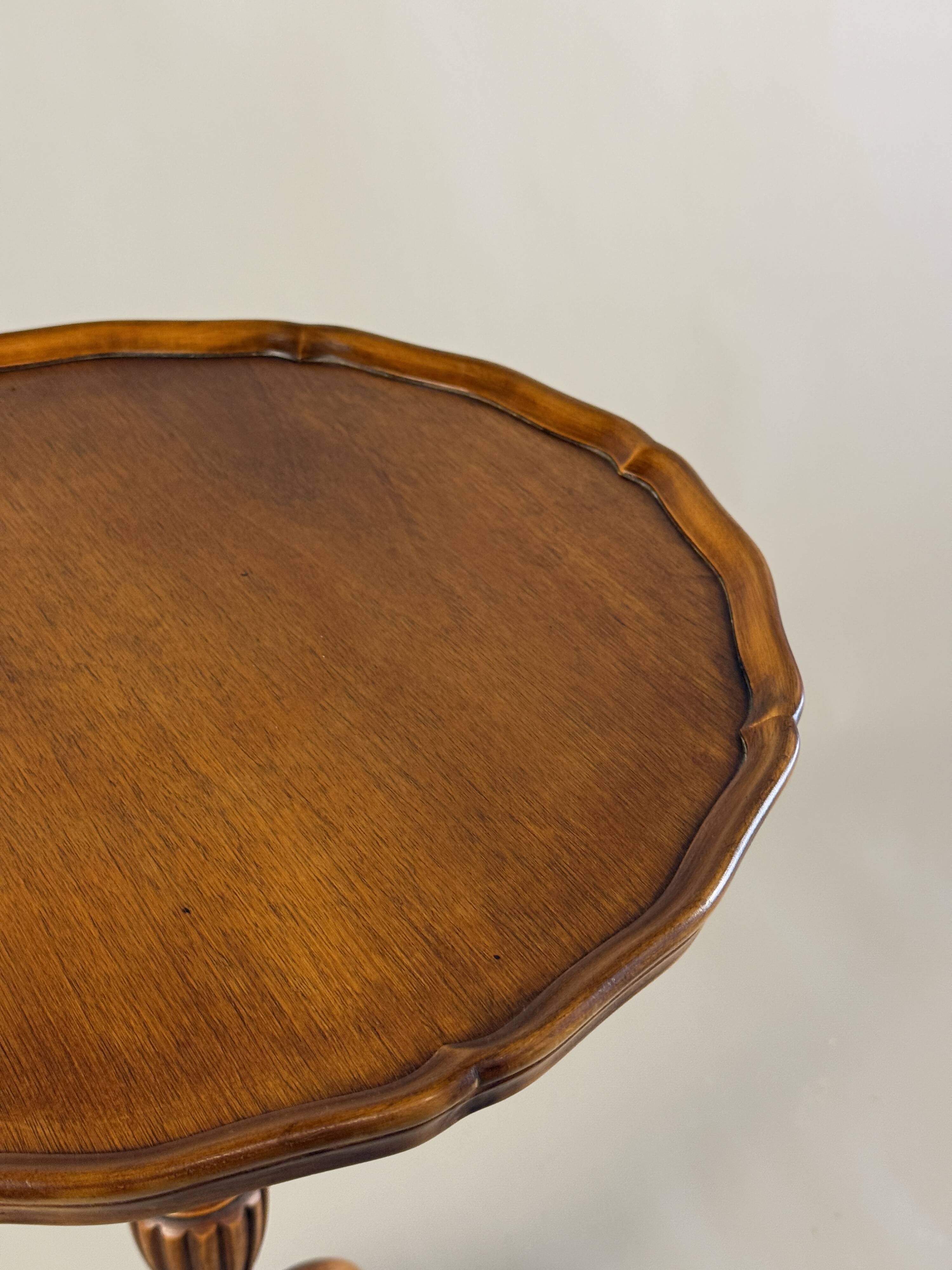 Table d'appoint sur pied vintage