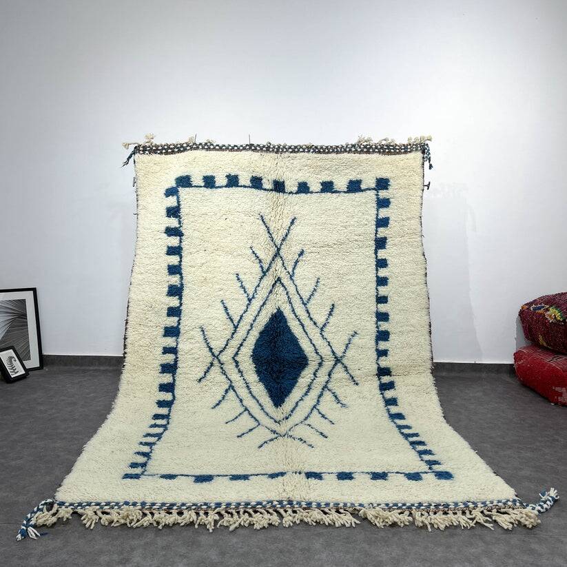 White Moroccan rug measurement 250cmx150cm and more