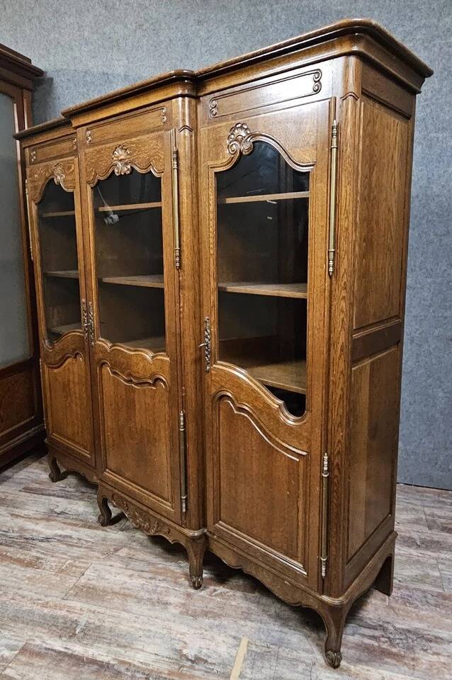 Large Provençal library in Louis XV style made of oak from the 20th century.