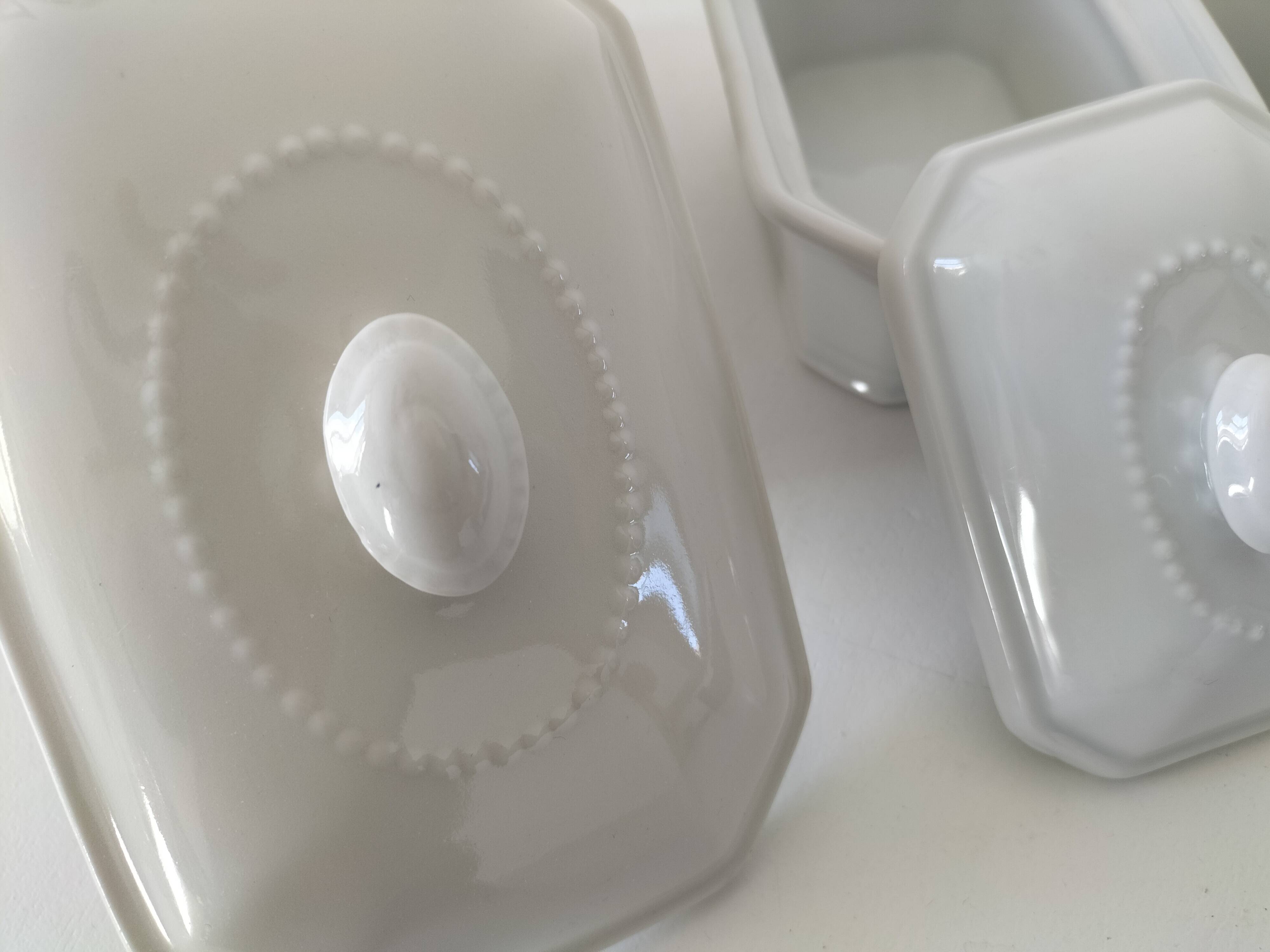Trio de terrines Apilco porcelaine modèle perlé