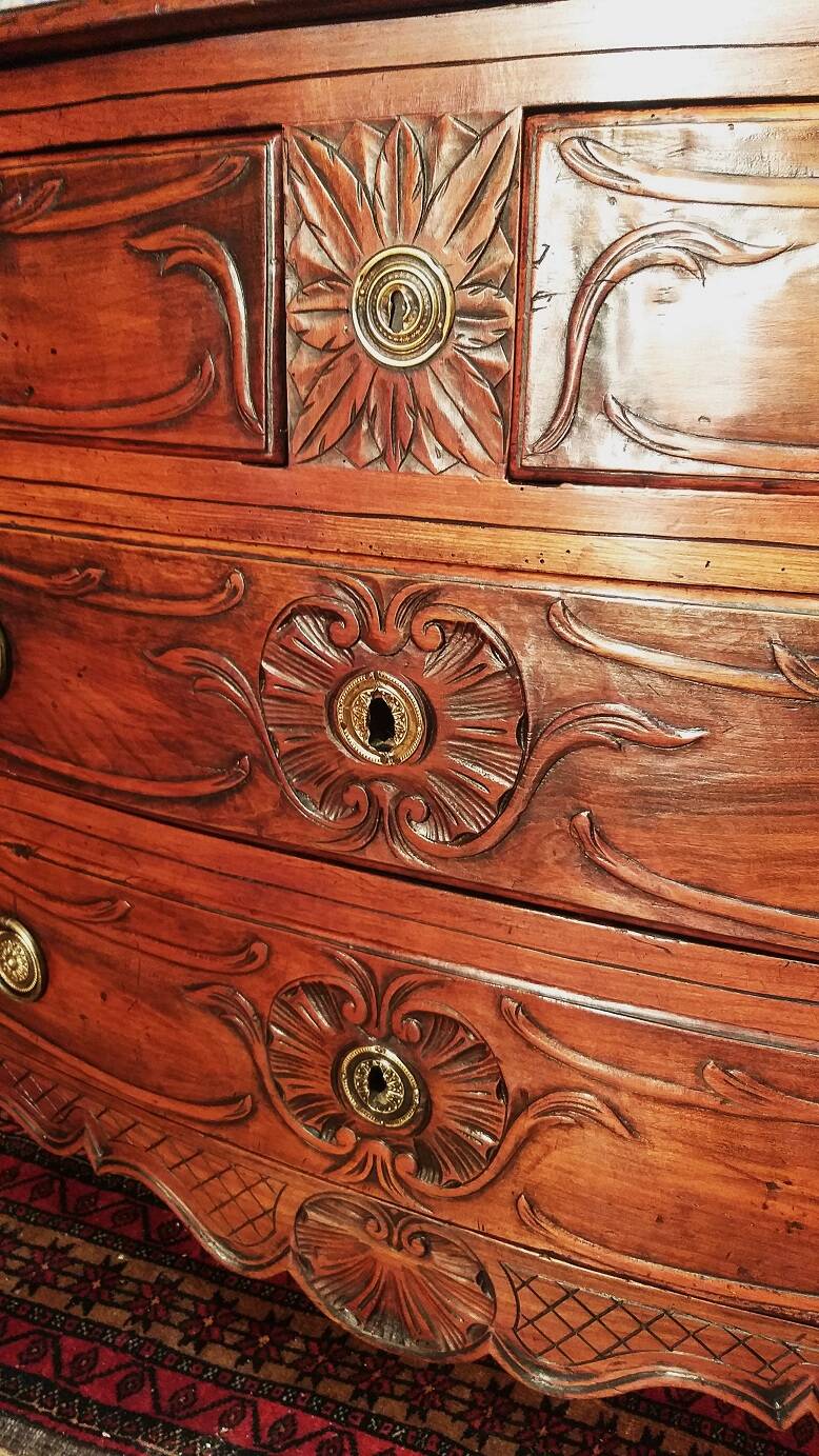 18th century Provençal chest of drawers