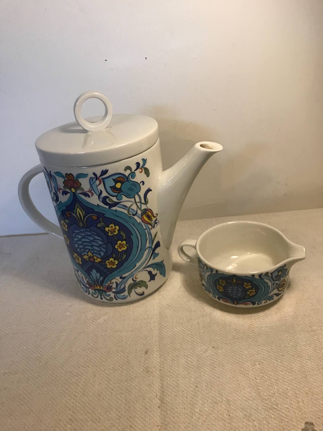 Villeroy & Boch Izmir coffee maker and creamer