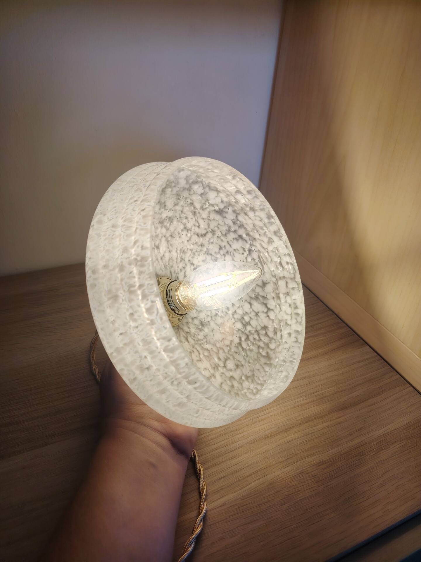 White Clichy glass suspension