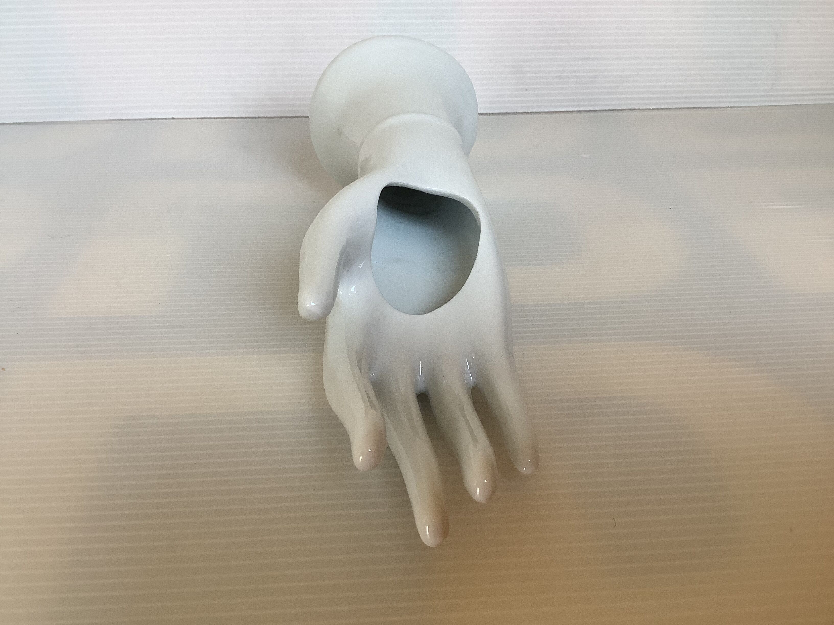 White hand vertical or horizontal soliflore ring