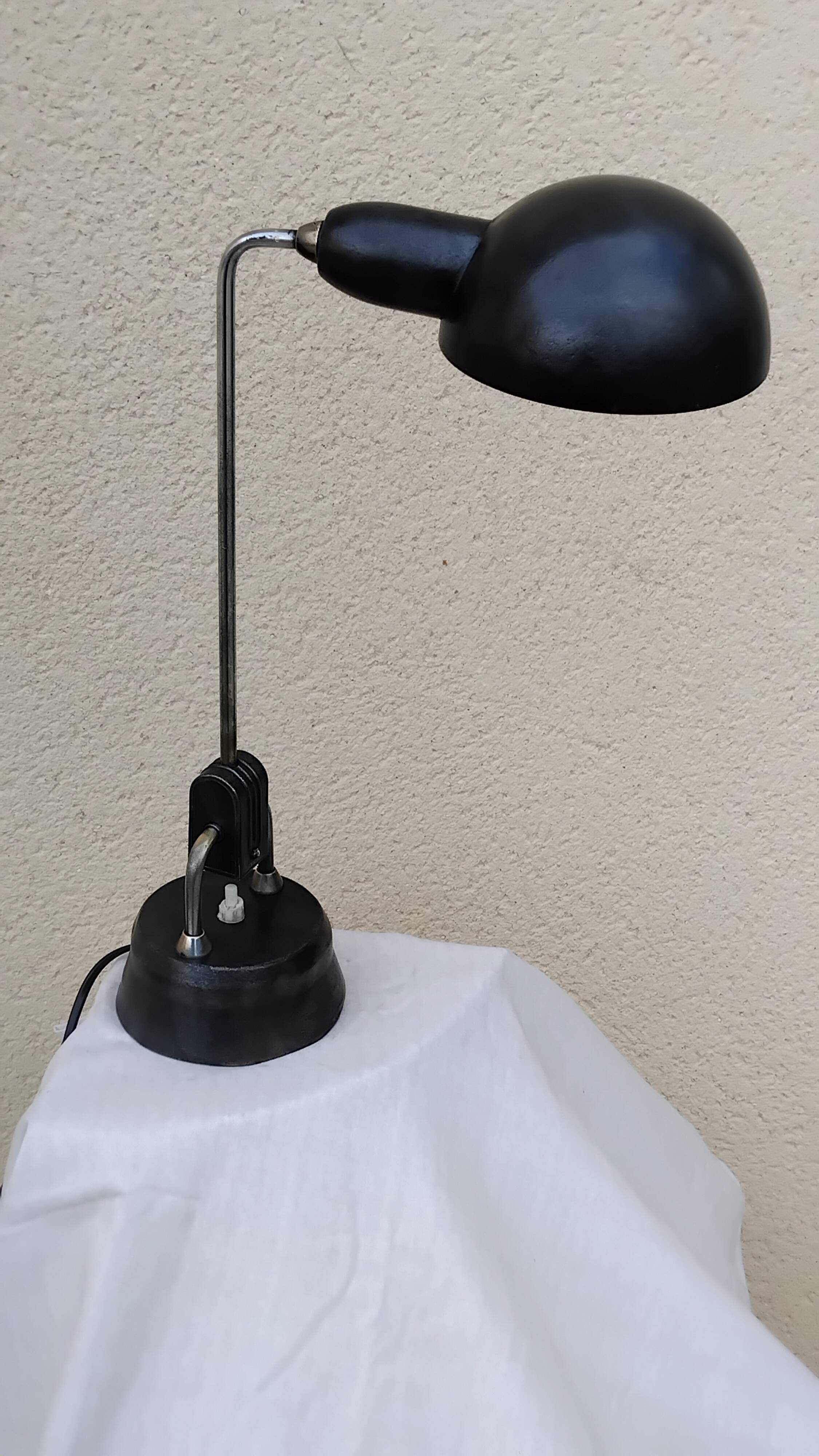 Lampe Jumo 600 design Charlotte Perriand atelier