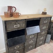 Metal furniture with 15 renovated roneo flaps.