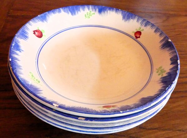 Service 53 pièces de Gien, modèle ''Bagatelle'' (Assiettes, plats, saladiers)