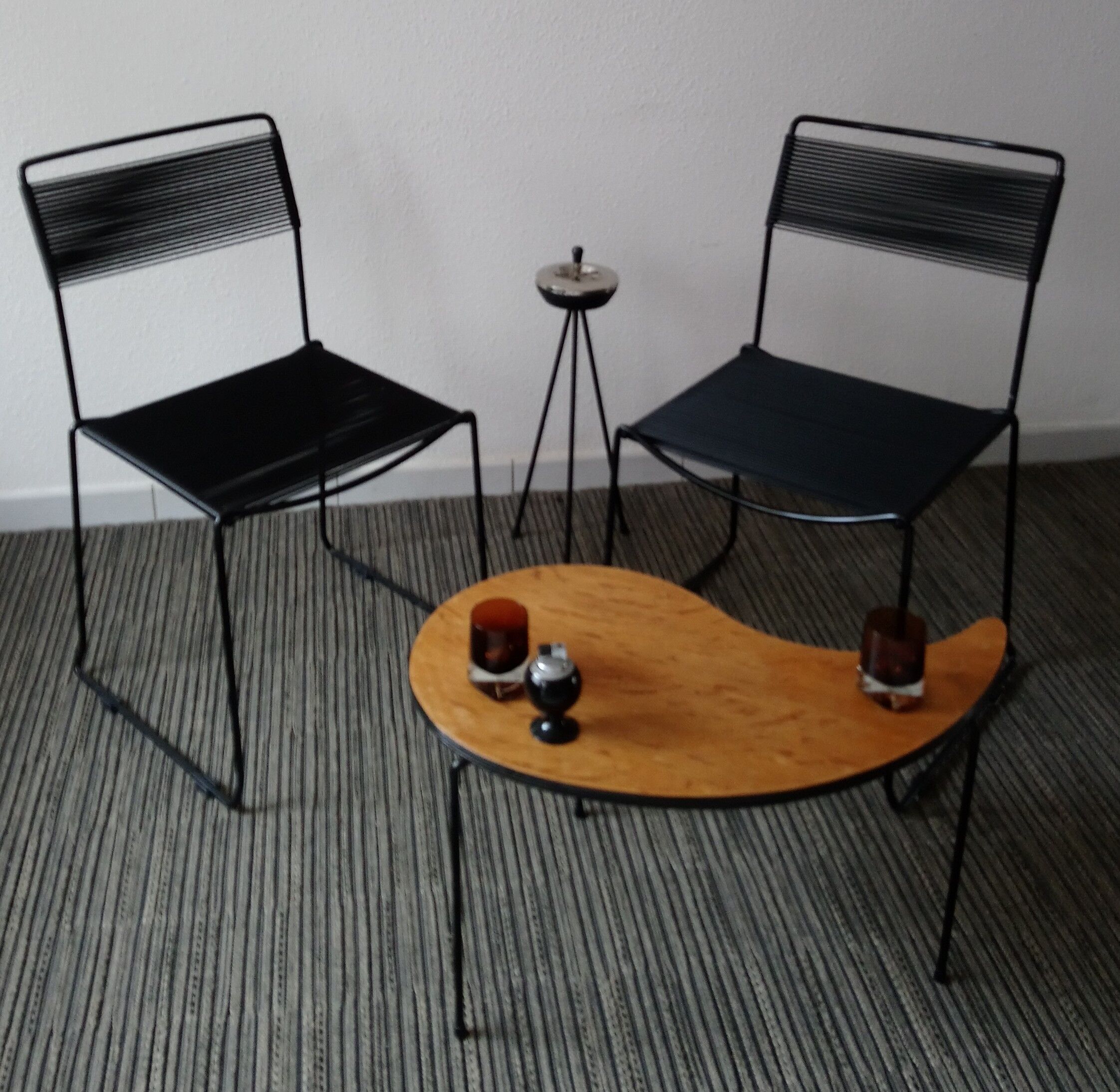 Paire de chaises spaghetti scoubidou noires années 70