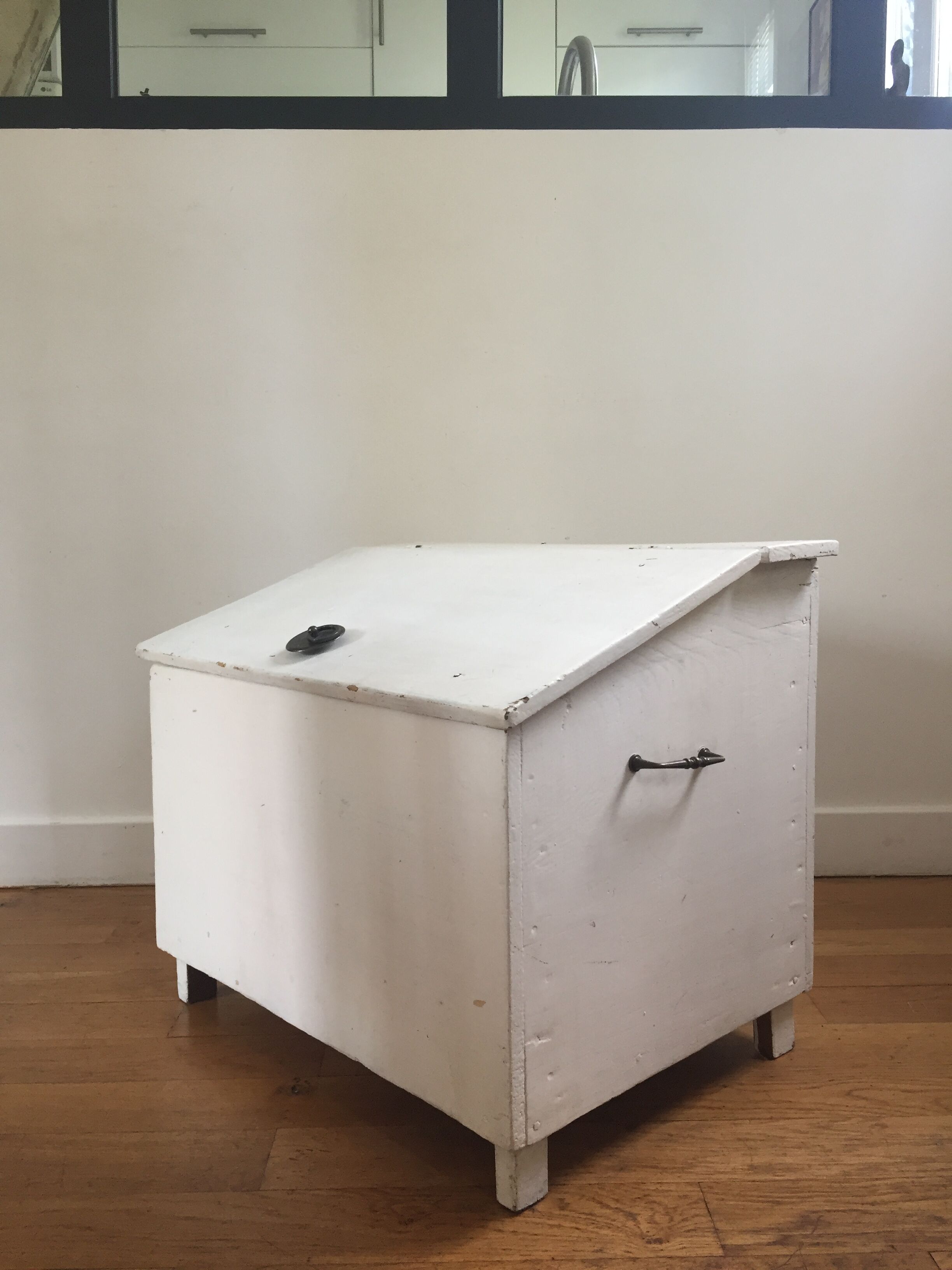 Former asymmetrical chest