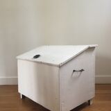 Former asymmetrical chest