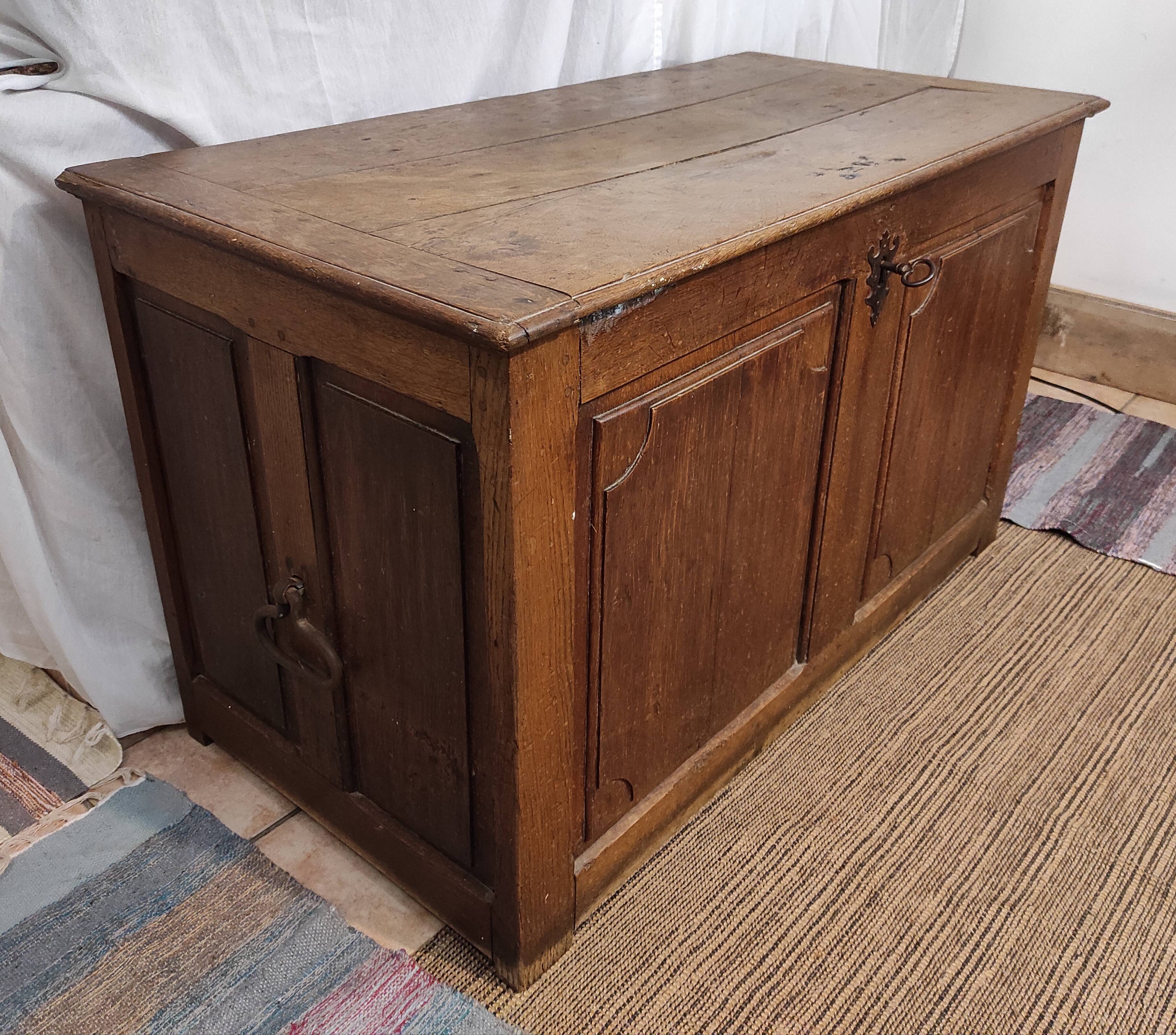 Trunk / trunk in oak 19th