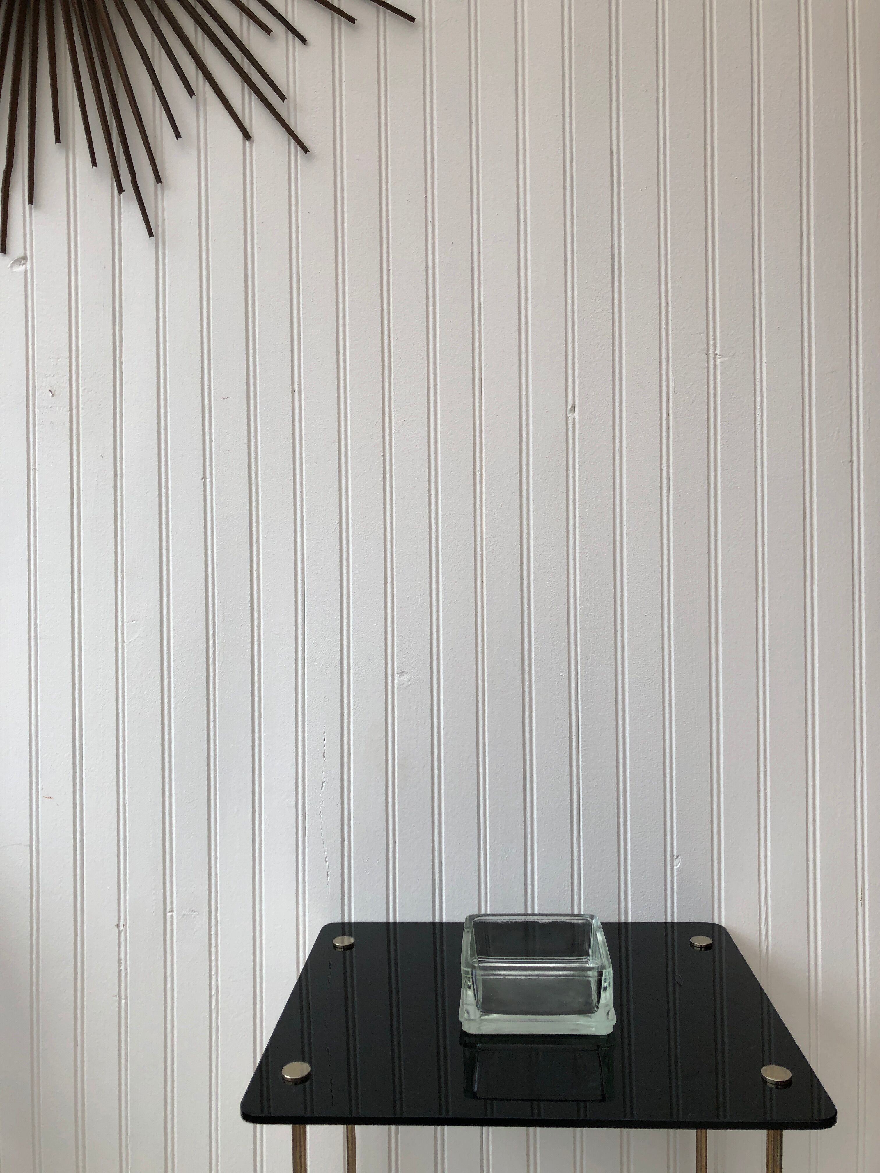 Glass-paved ashtray