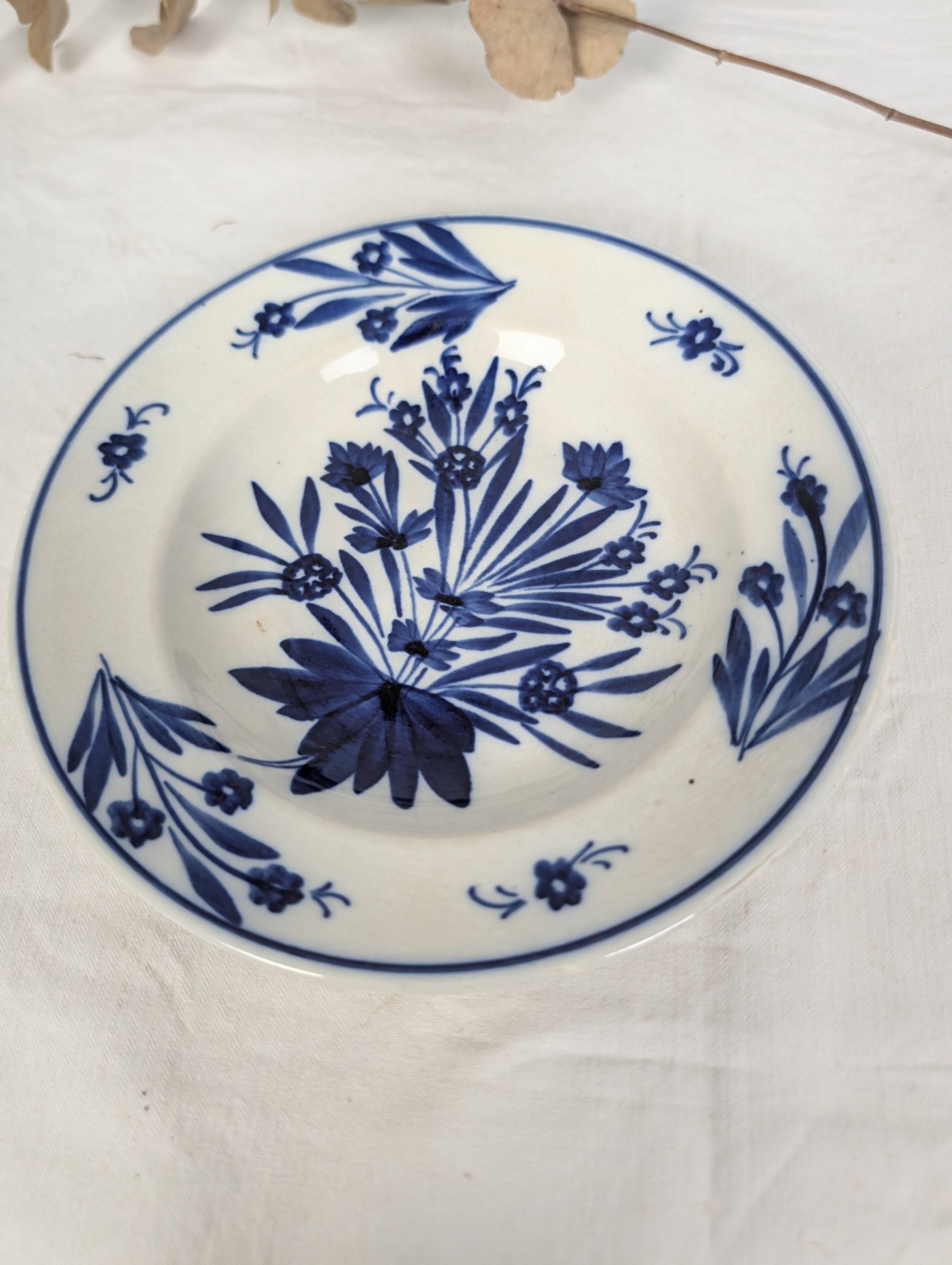 Petite assiette Sarreguemines décor floral bleu