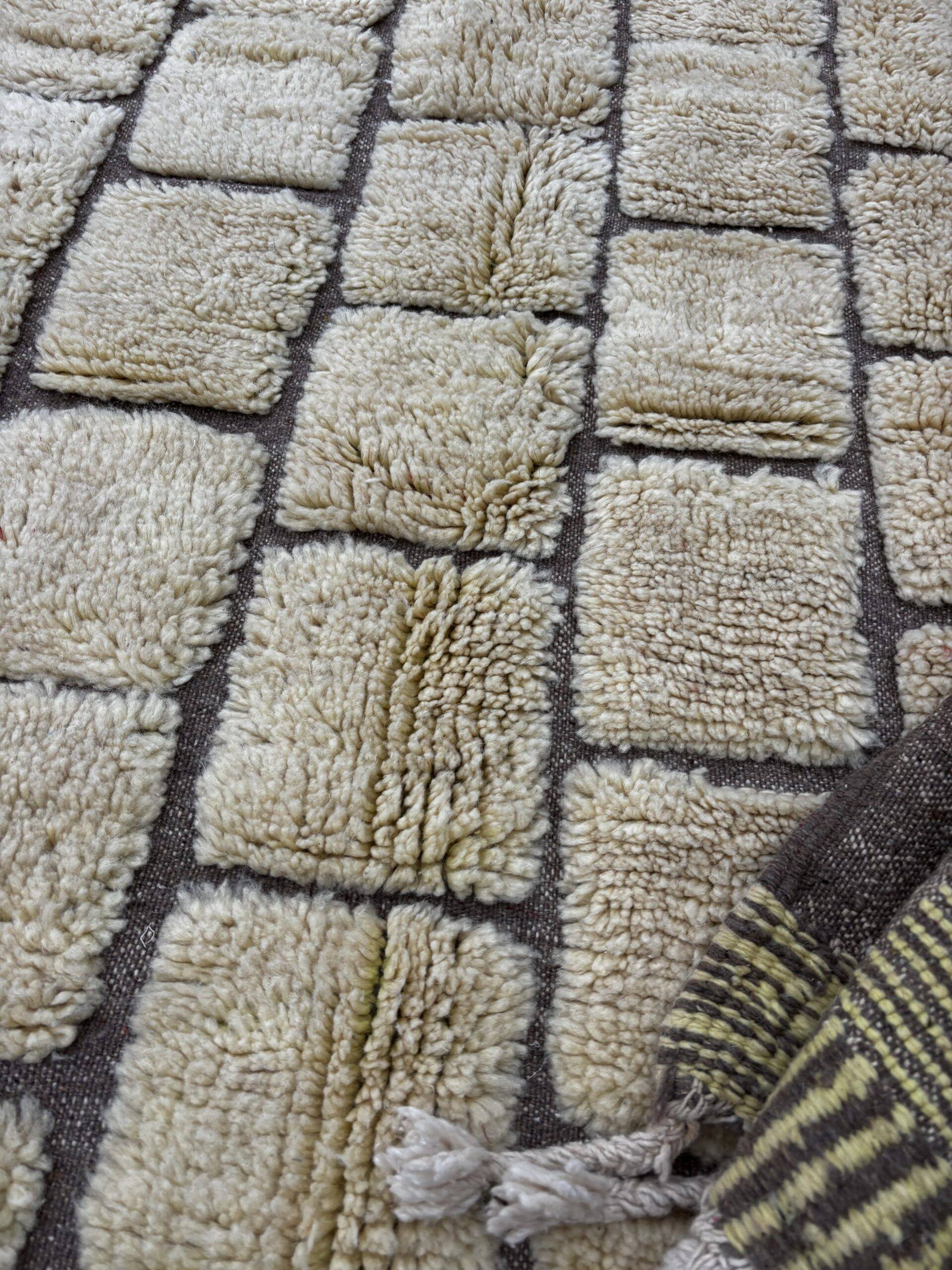 Custom Moroccan Mrirt rug in wool – Golden yellow geometric pattern