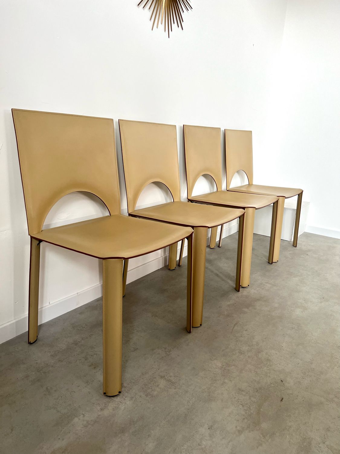 Lot 4 chairs all leather cream design 70s/80s Italy vintage