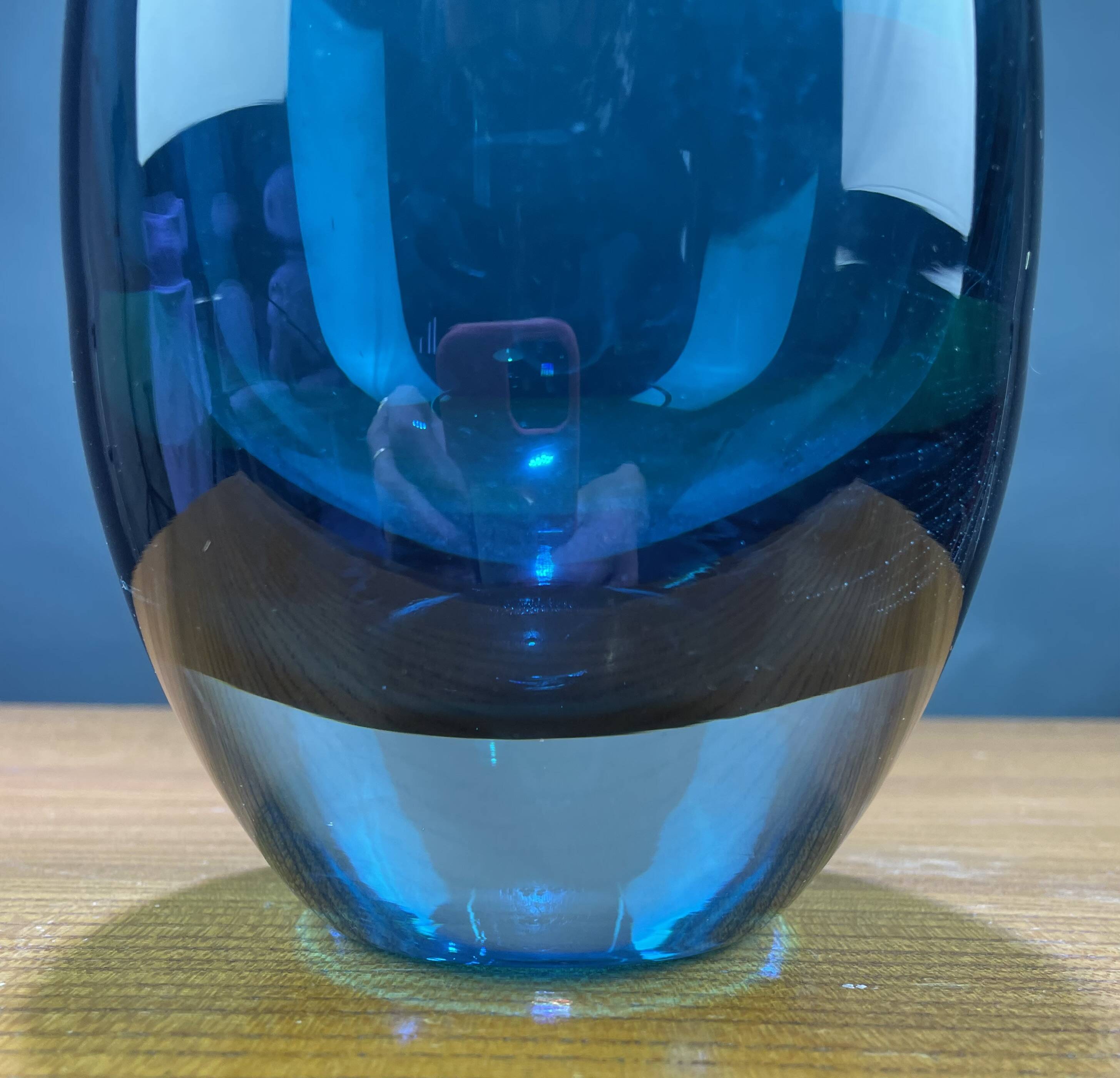 Plat en verre couleur bleu vert de forme ogive