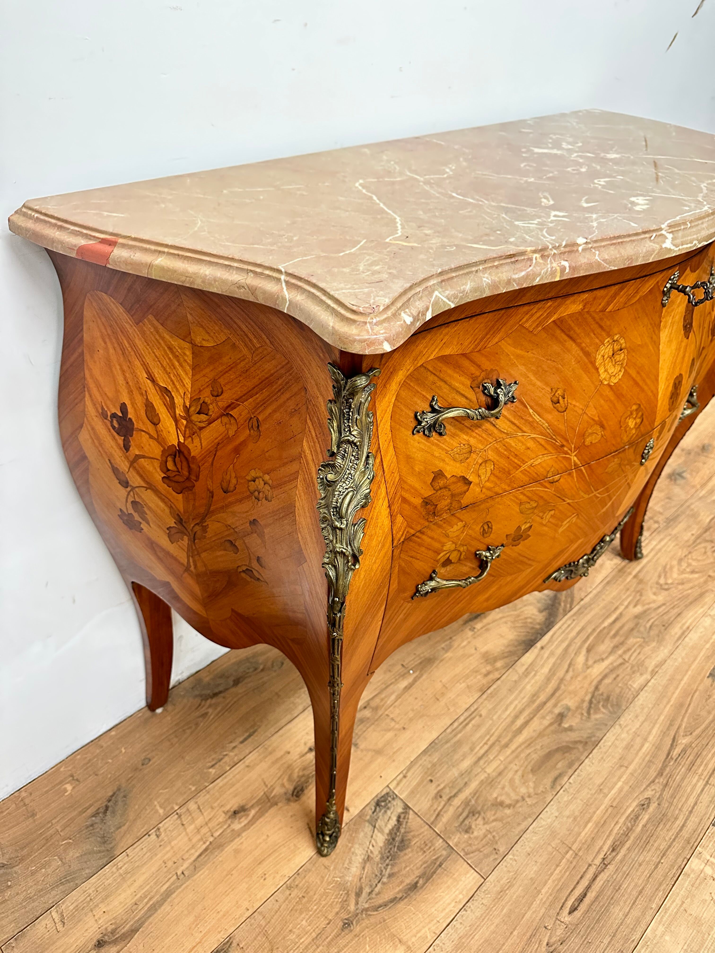 Curved chest of drawers in Louis XV style