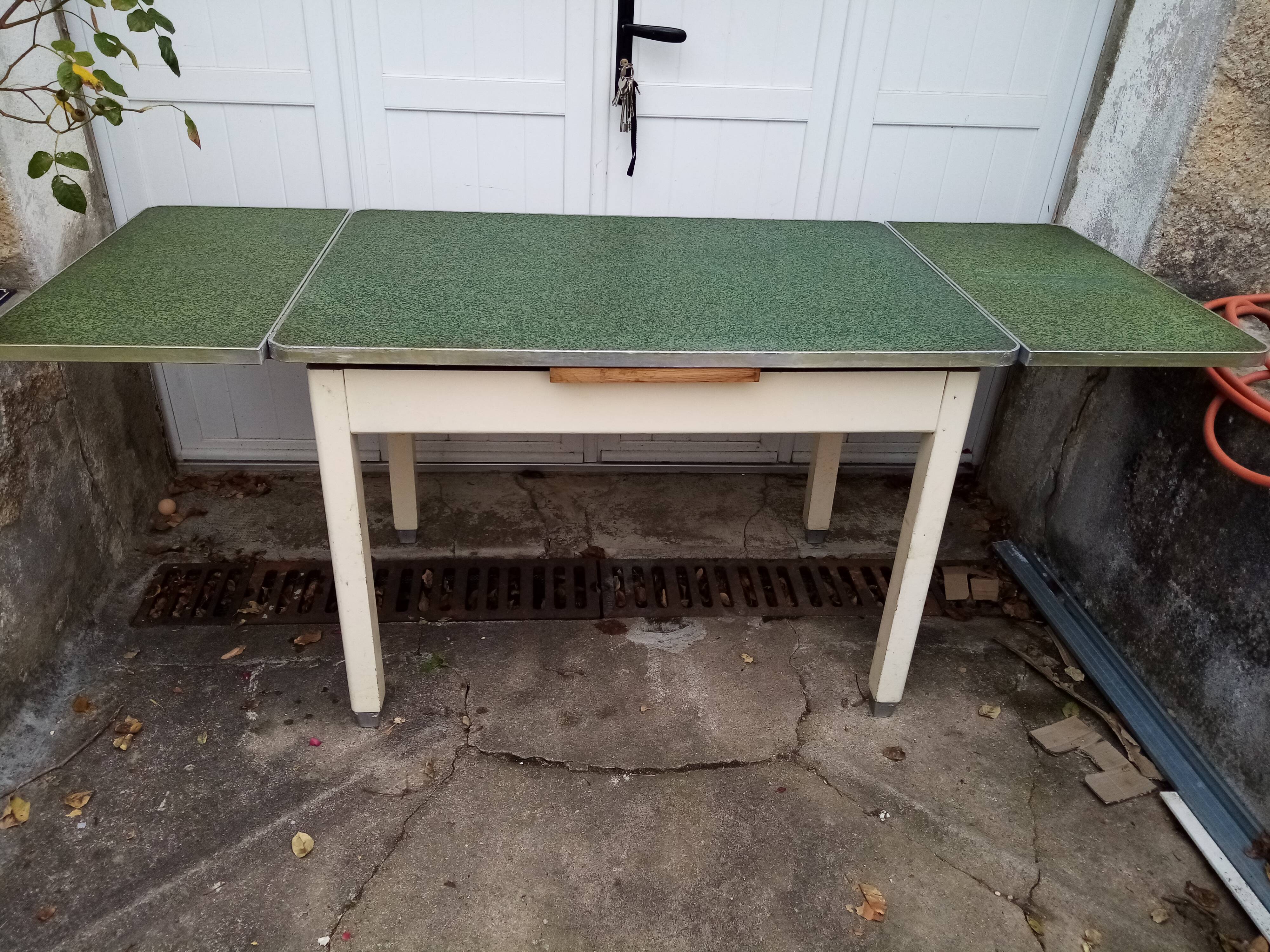 Dining table in the 1950