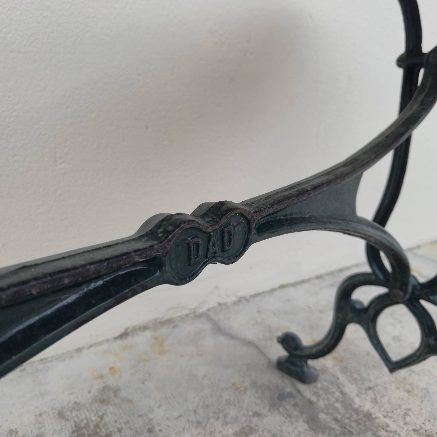 Antique cast iron and marble bistro restaurant table - 1.40m