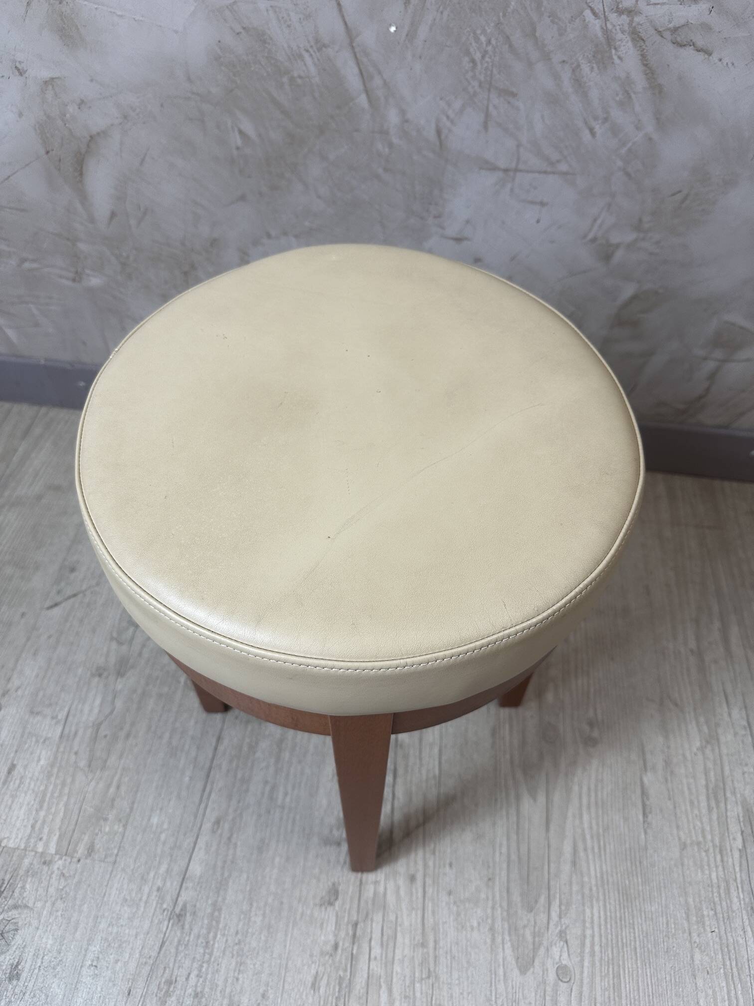 Tabouret tournant en cuir