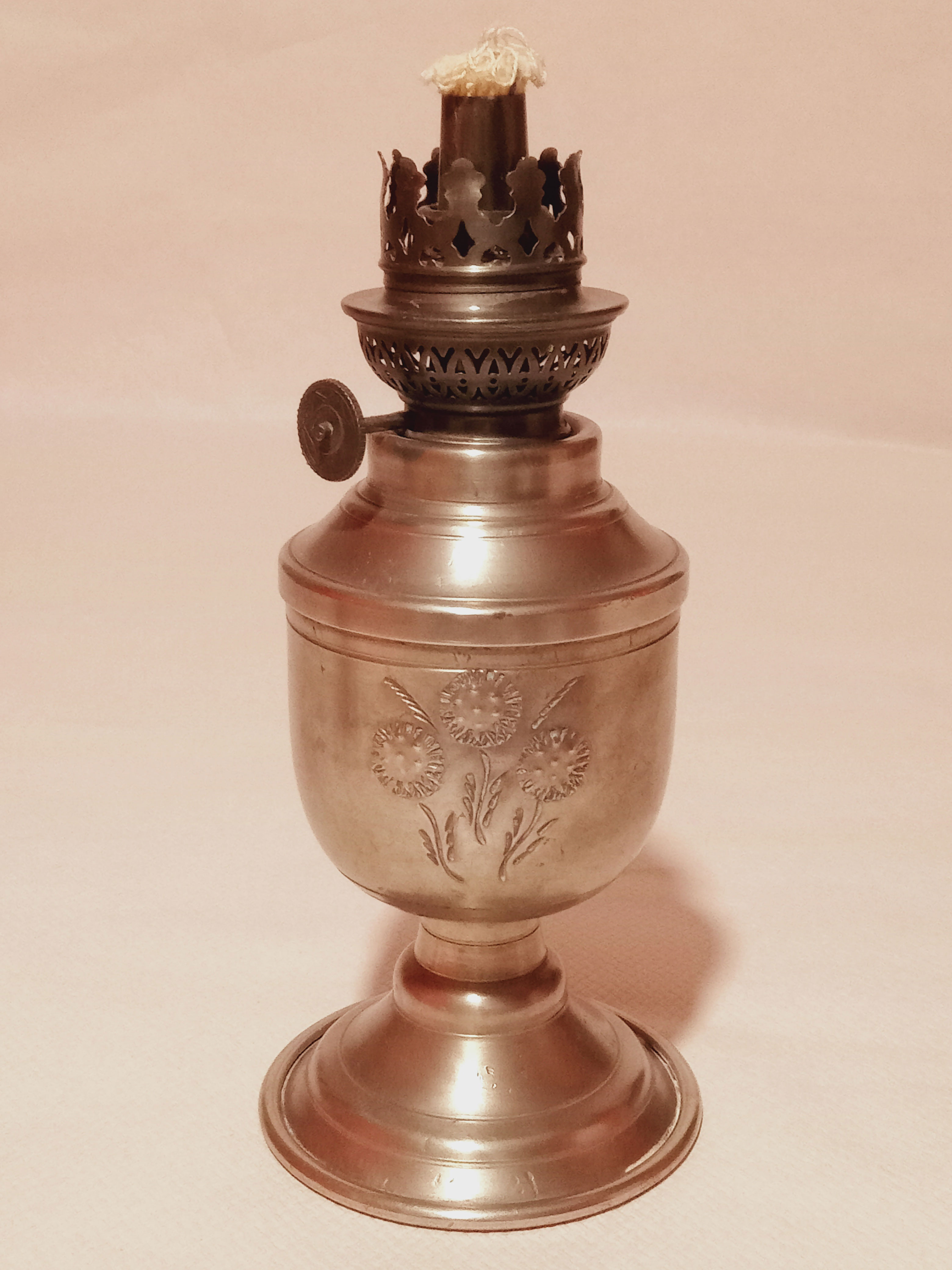 Tin kerosene lamp