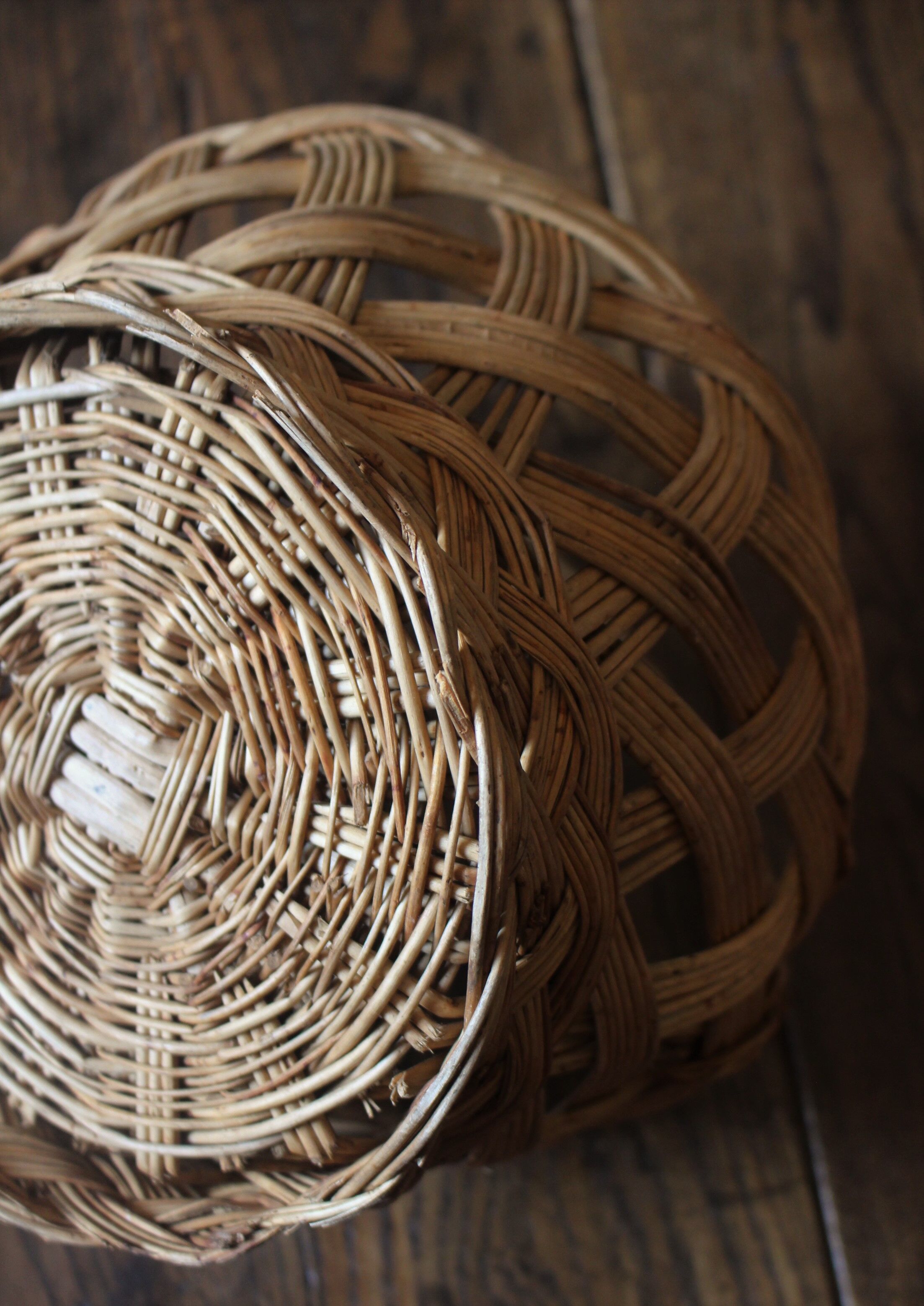 Twisted wicker basket