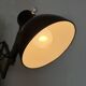 Lampe murale à ciseaux en émail noir industriel, années 1950
