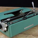 Typewriter Olivetti lettéra 32