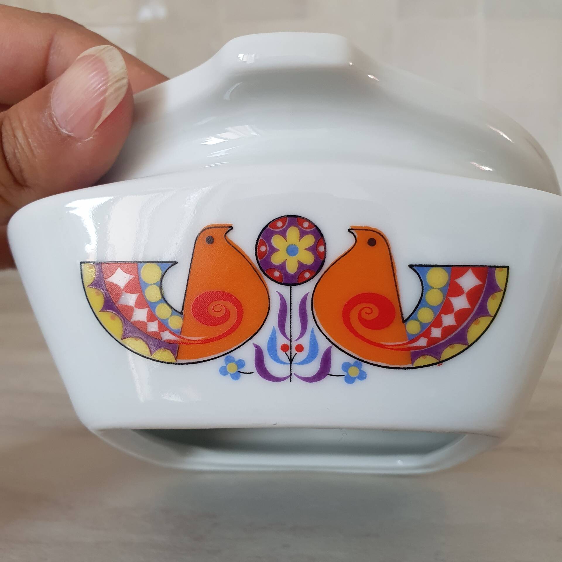 Ceramic ashtray with bird design