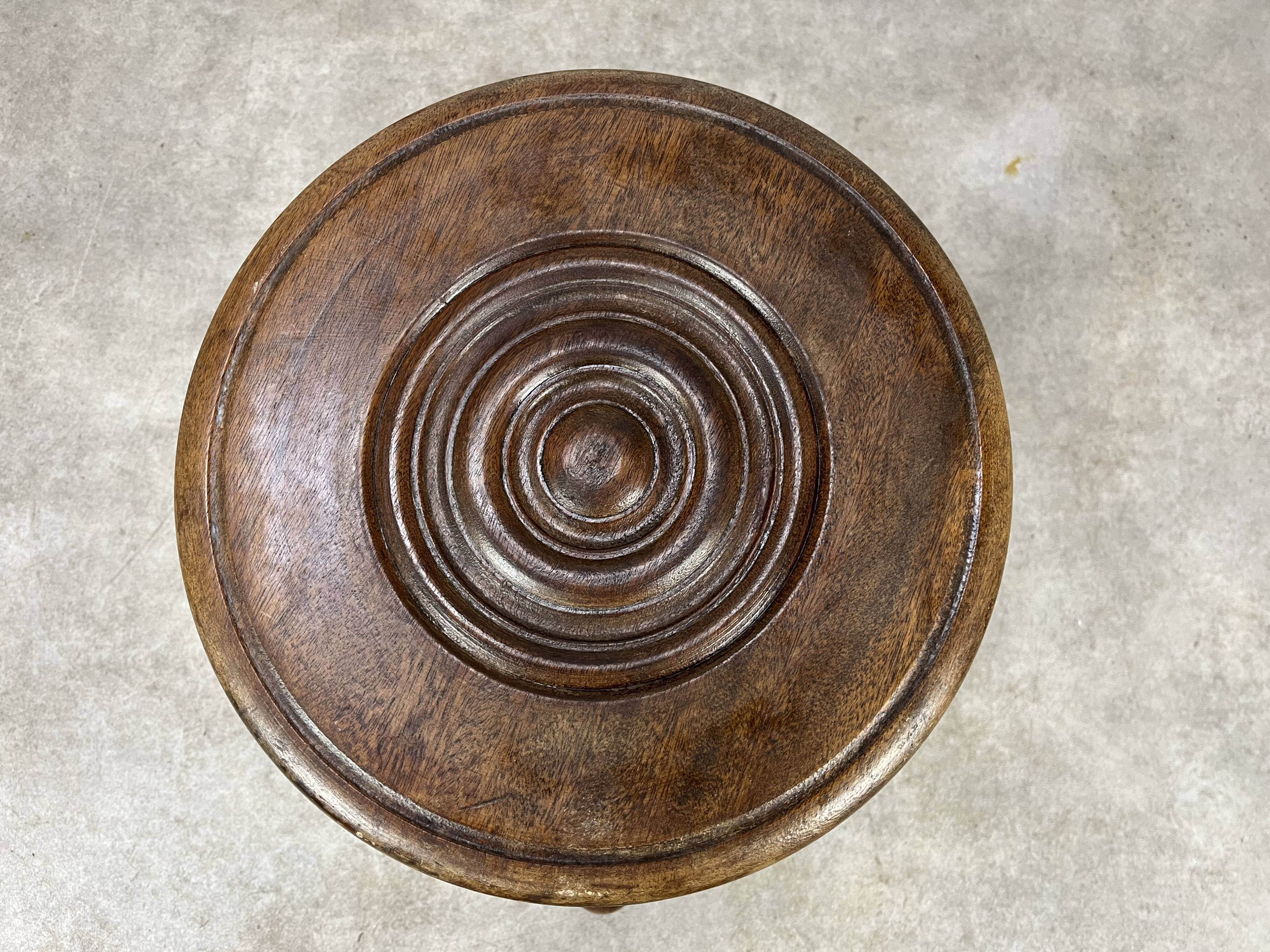 Tabouret tripode brutaliste dans le goût de Dudouyt