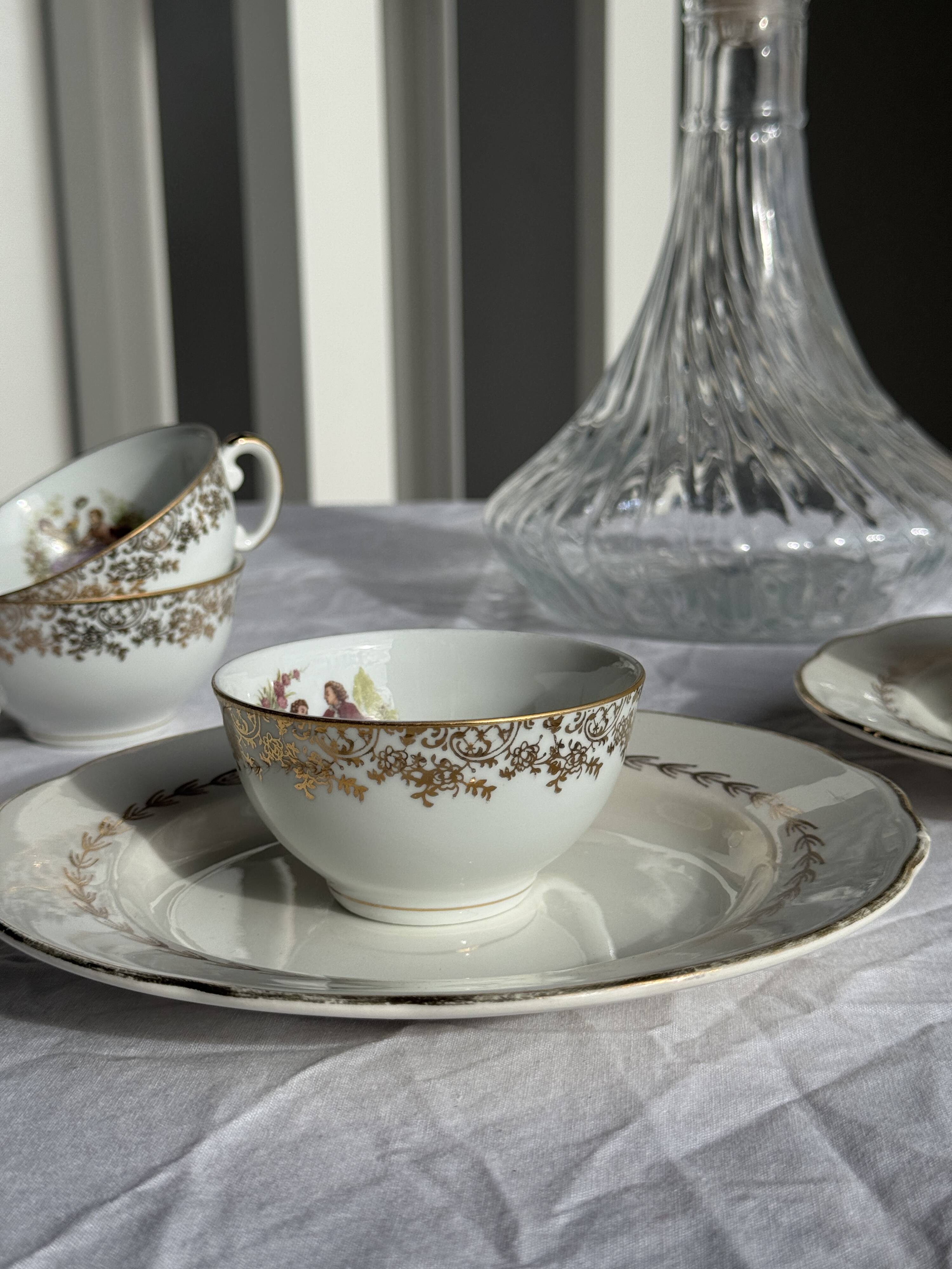 Vintage glass decanter in hot air balloon style H31 D18