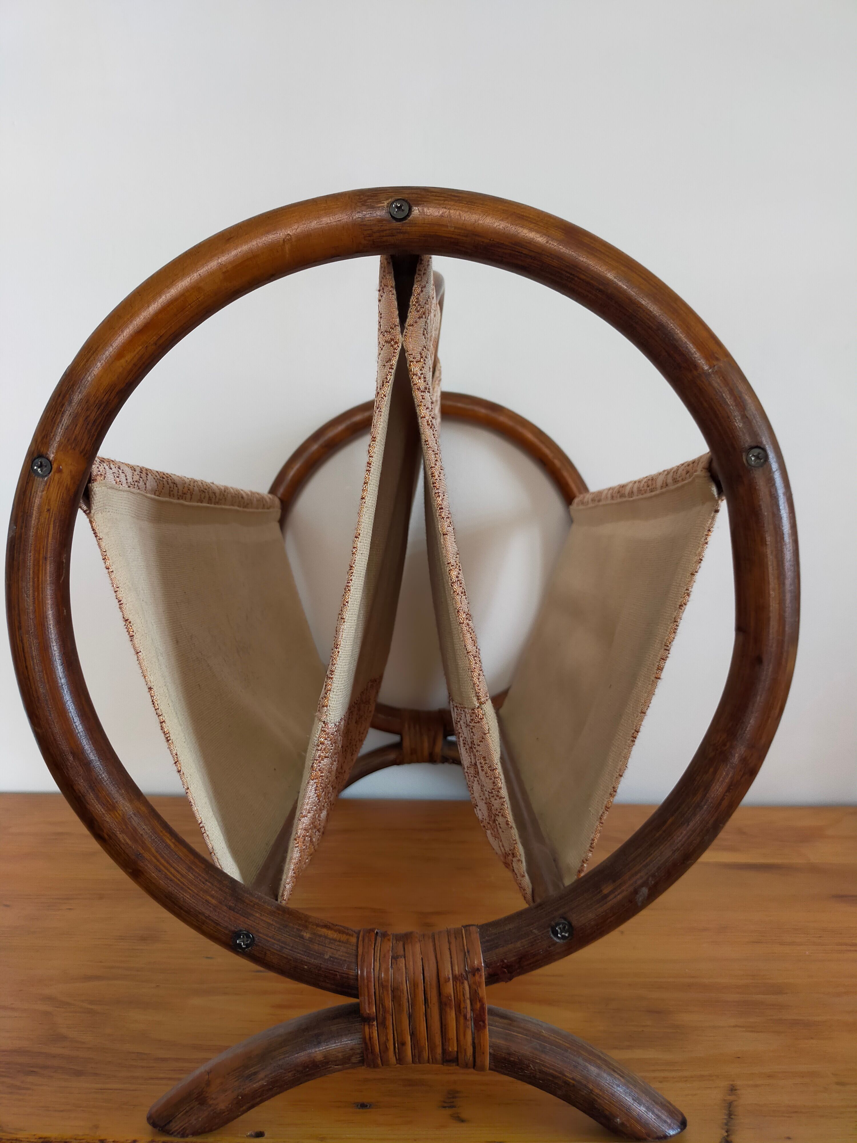 Magazine holder in rattan and vintage fabrics