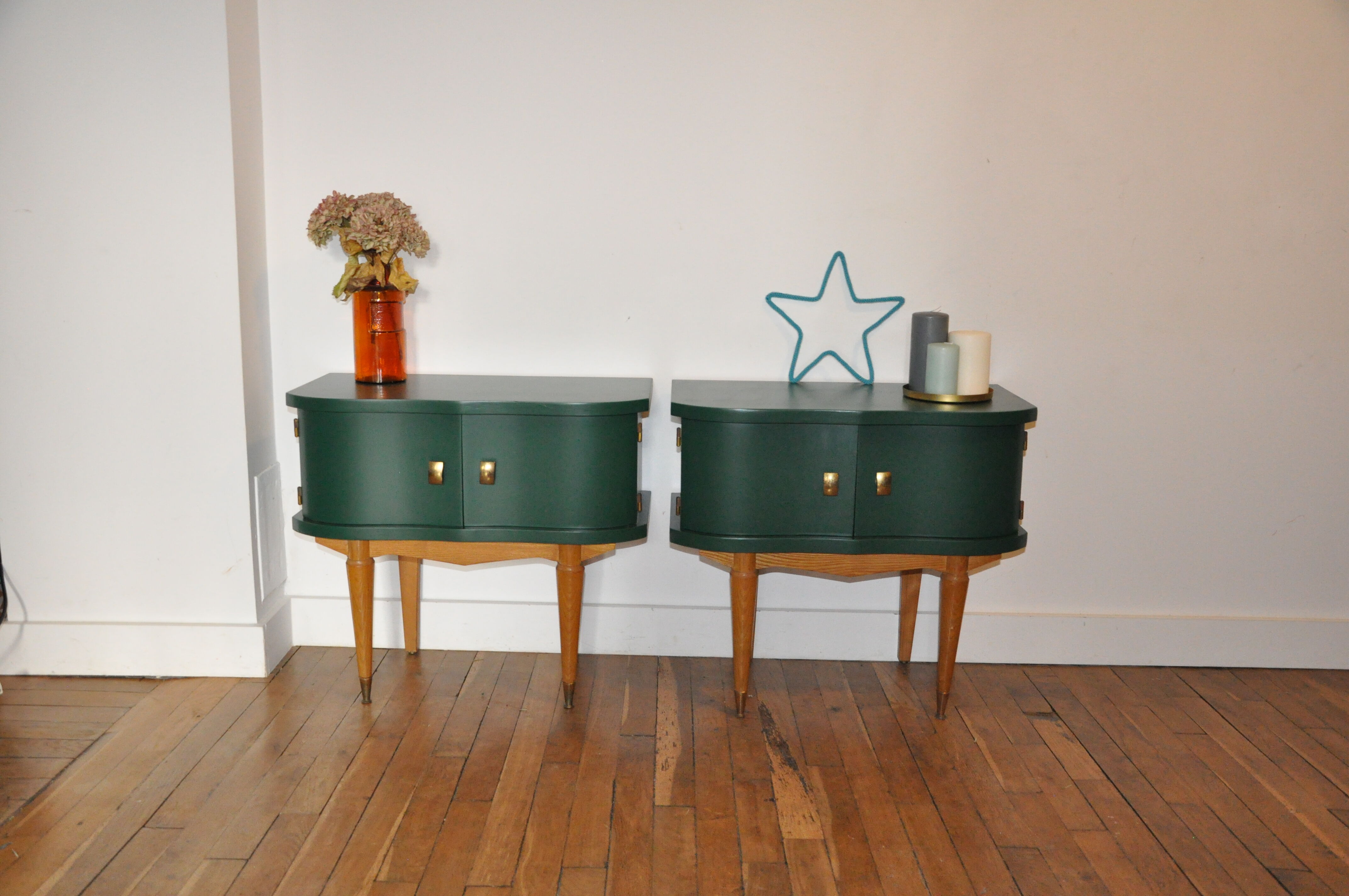 Paire de tables de chevet