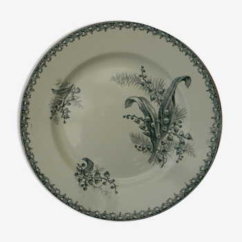 Assiette plate en faience de saint amand. modèle "muguet"