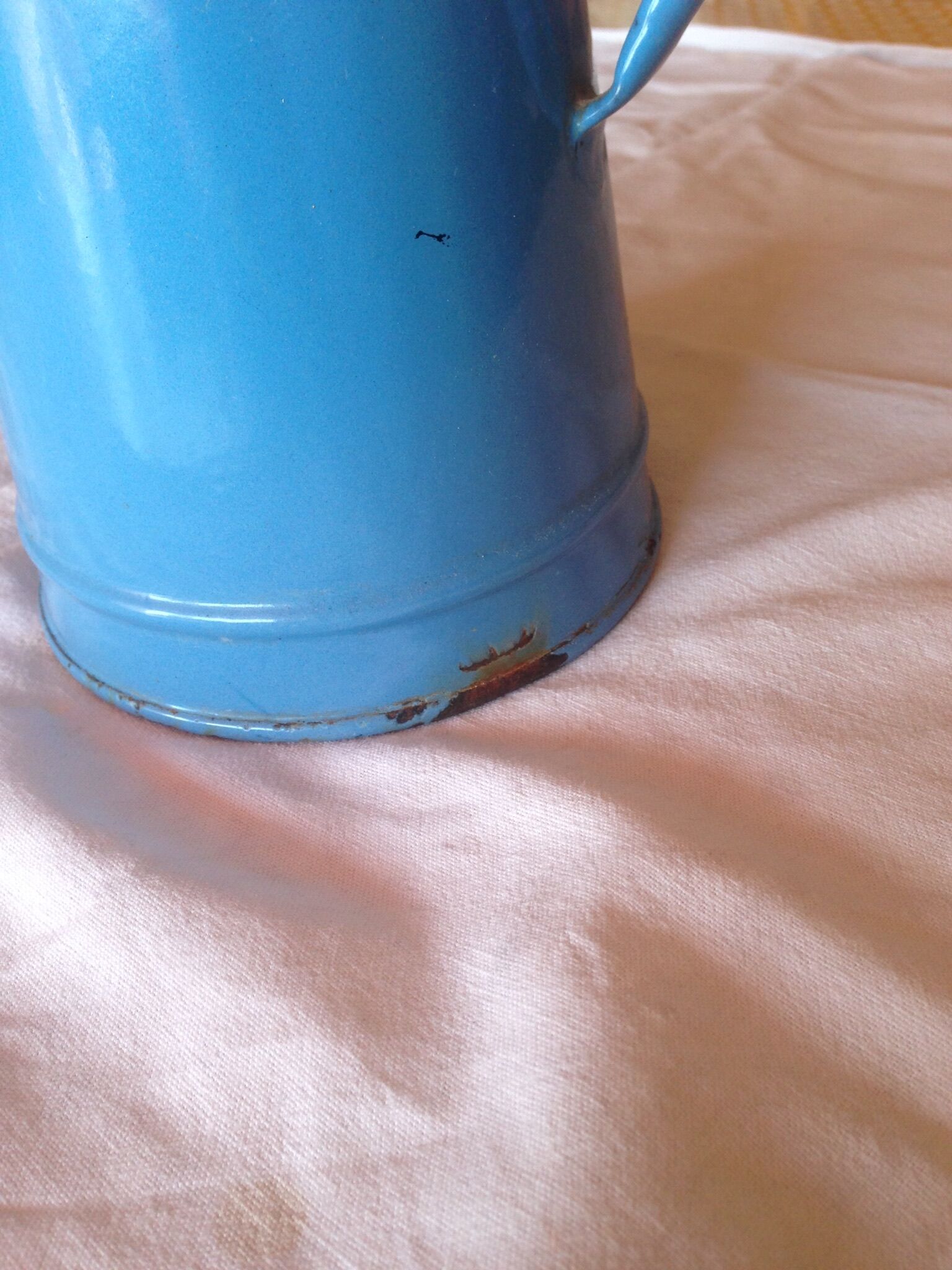 Enamelled sheet metal bro