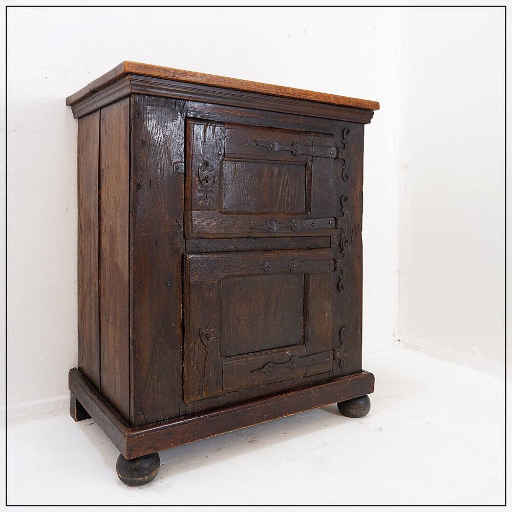 Small rustic buffet in solid wood - 2 doors and ball feet.