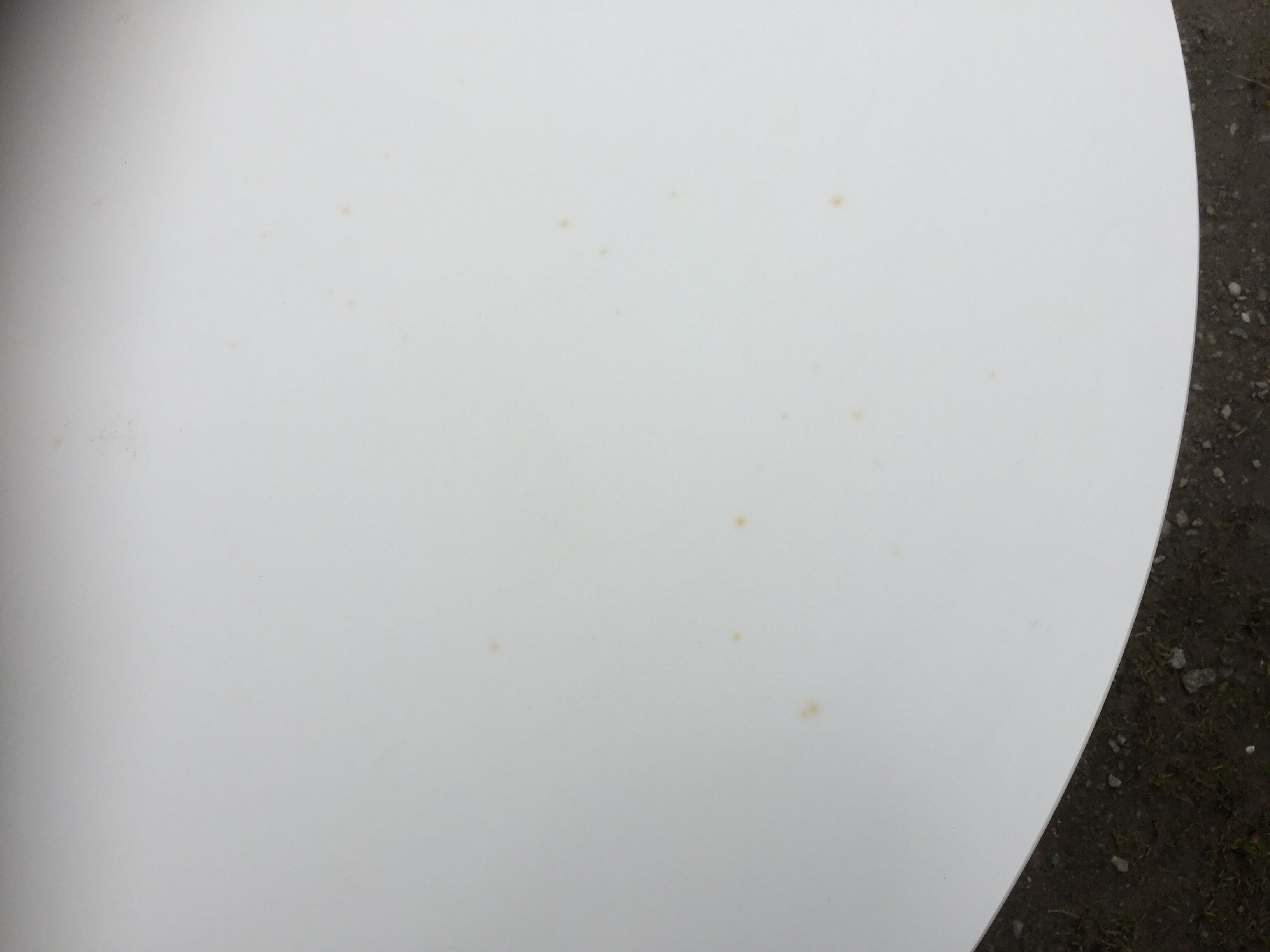 Vintage tulip base table in white pvc