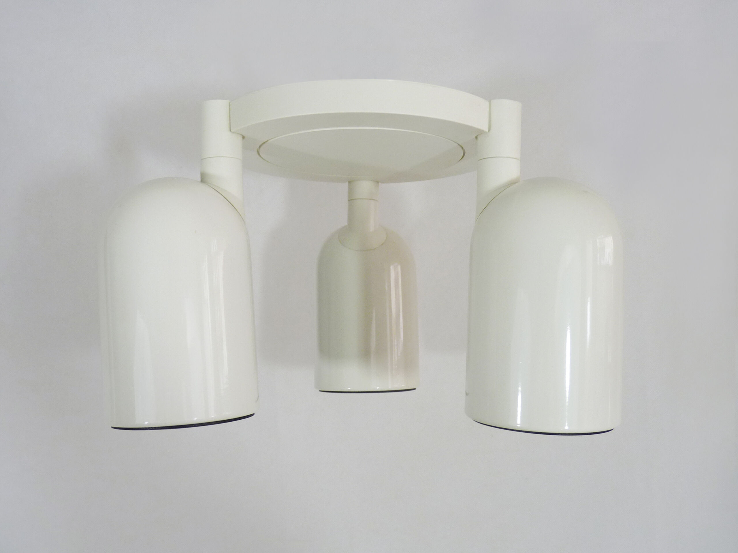 3-spot lase-white metal orientable ceiling light. Kema Keur. Year 80