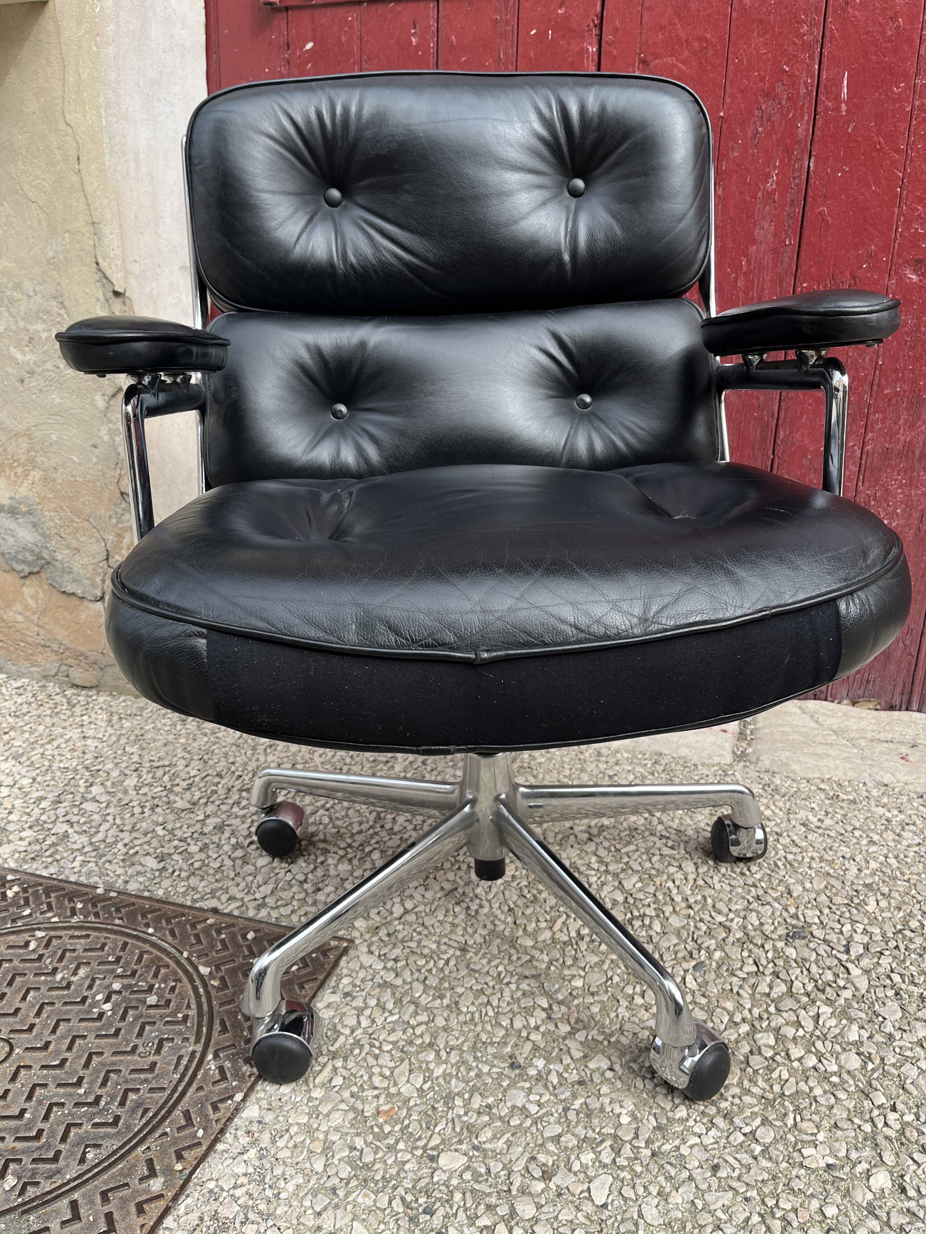 Charles Eames Vitra ES104 leather office chair