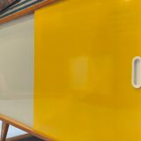 Buffet U 452 jaune par Jiri Jiroutek pour Interier Praha 1960