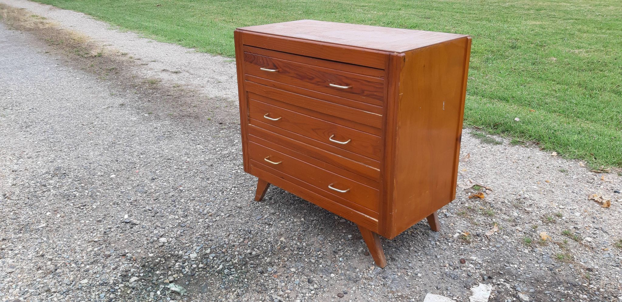 Vintage chest of drawers of the 50s in wood