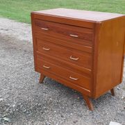 Vintage chest of drawers of the 50s in wood