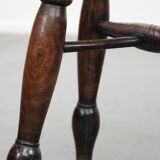 Tabouret Windsor anglais ancien du XVIIIe siècle avec une superbe patine.
