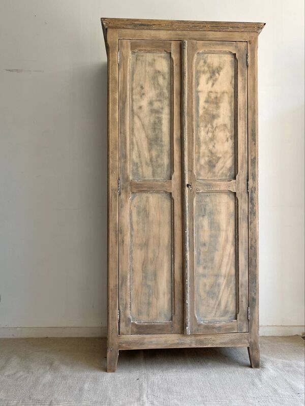 Armoire parisienne