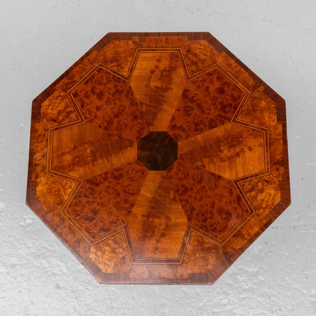 Table d'appoint Art Déco en loupe de bois