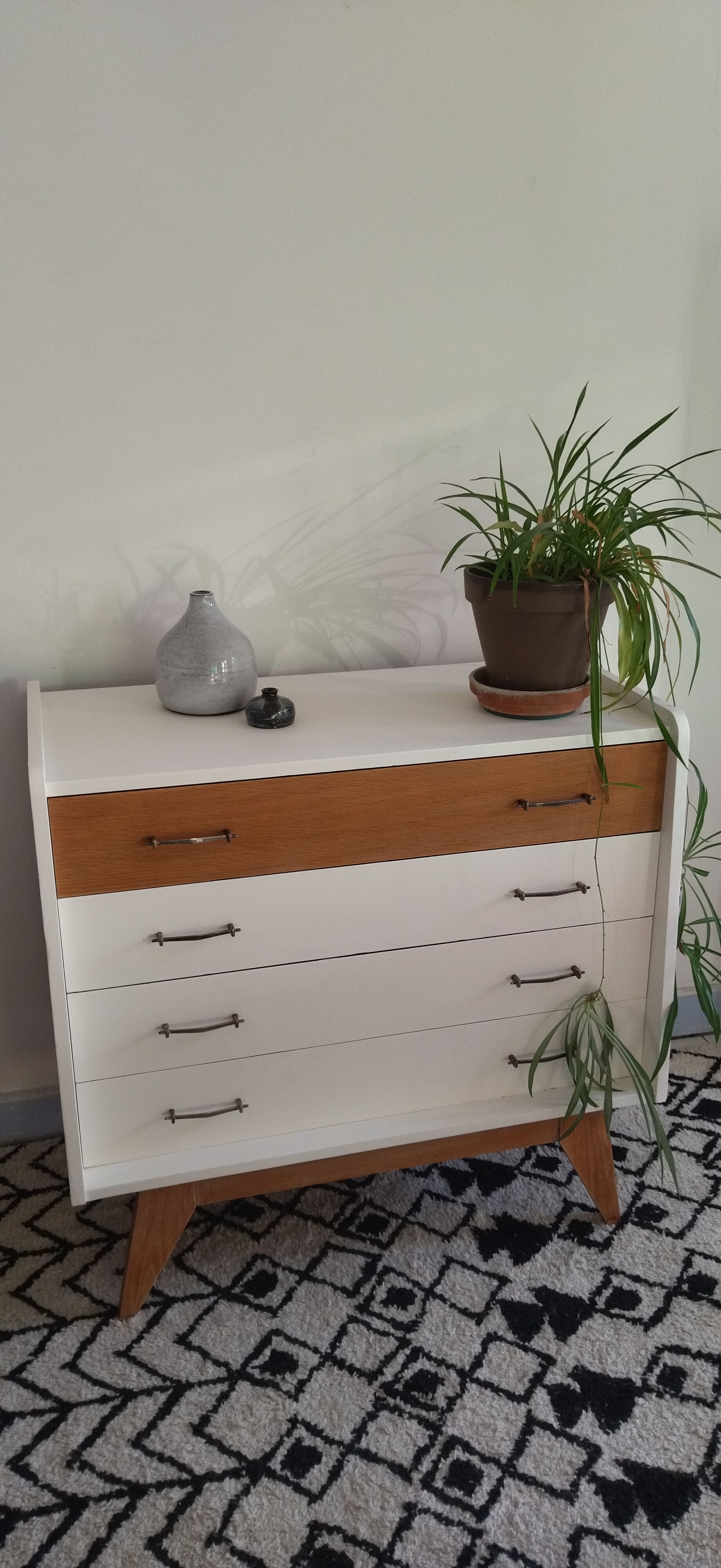 Chest of drawer compass feet