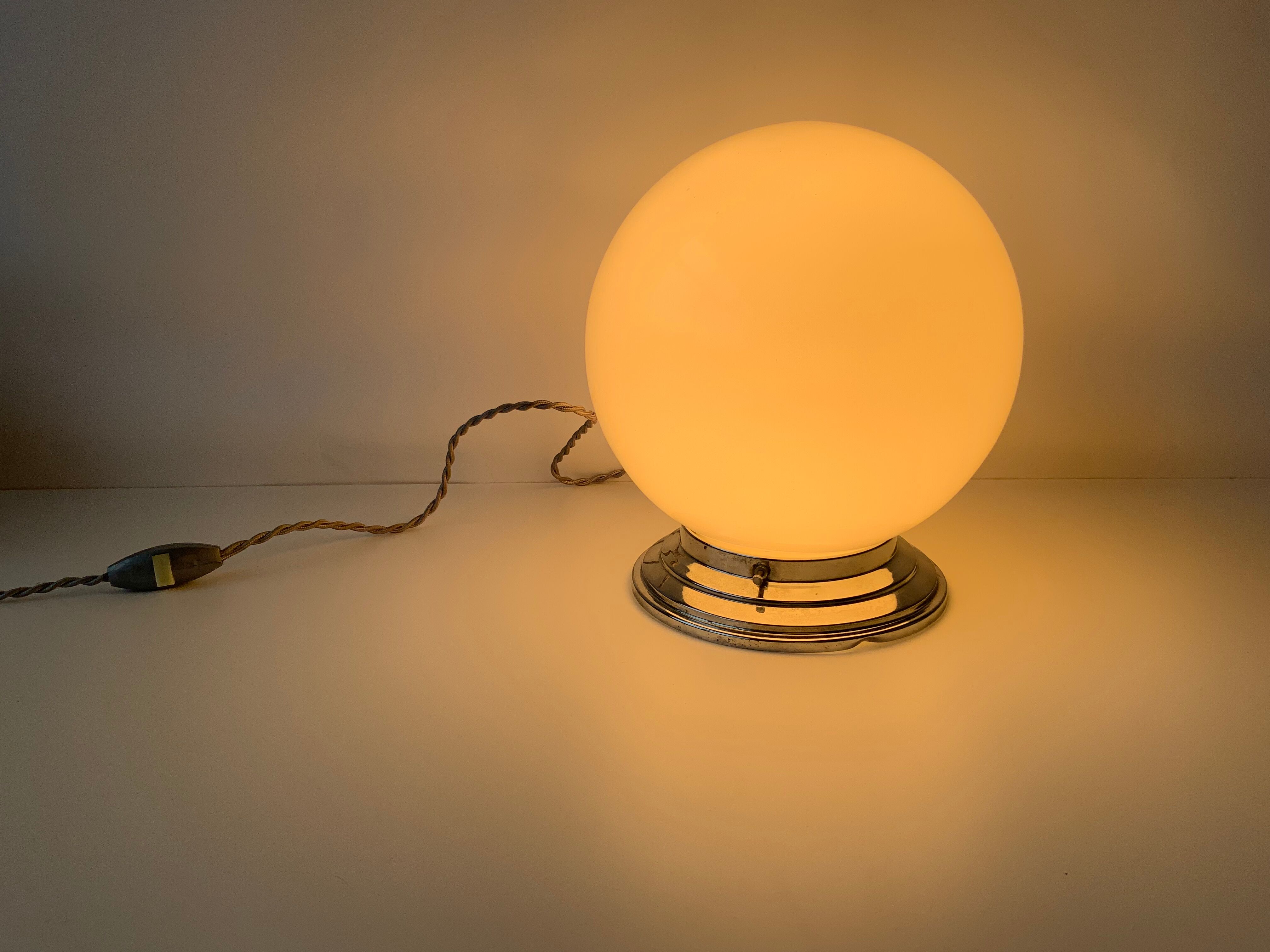 Opaline ball lamp