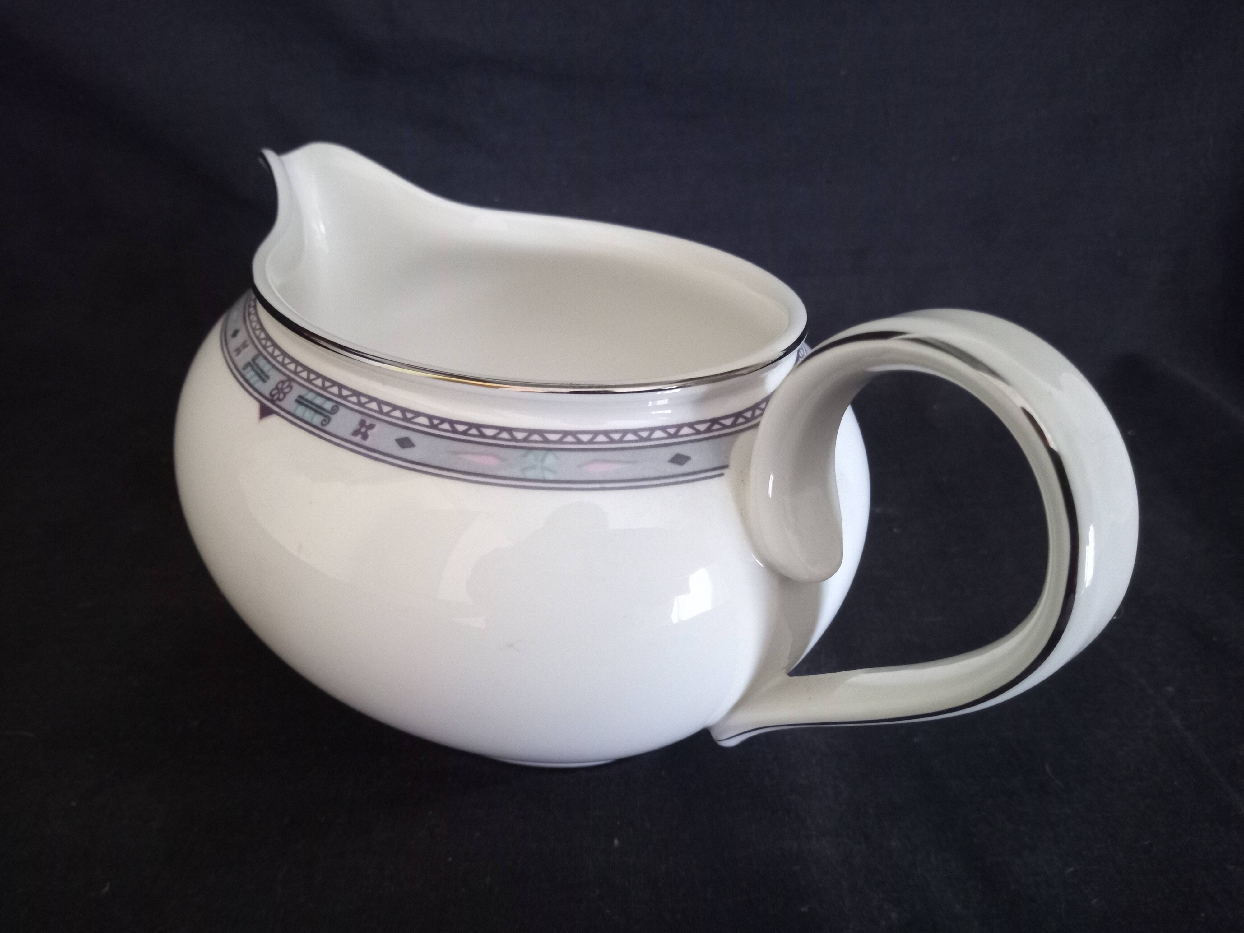 Coffee/tea service for 12 people in fine English porcelain, MAYA pattern