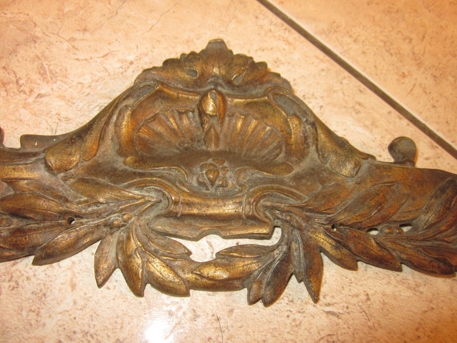 Former fronton in bronze