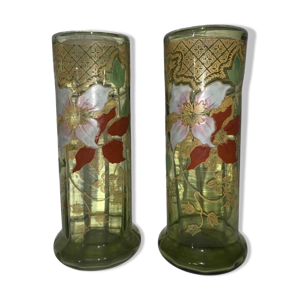 Lot de deux vases en - verre vert